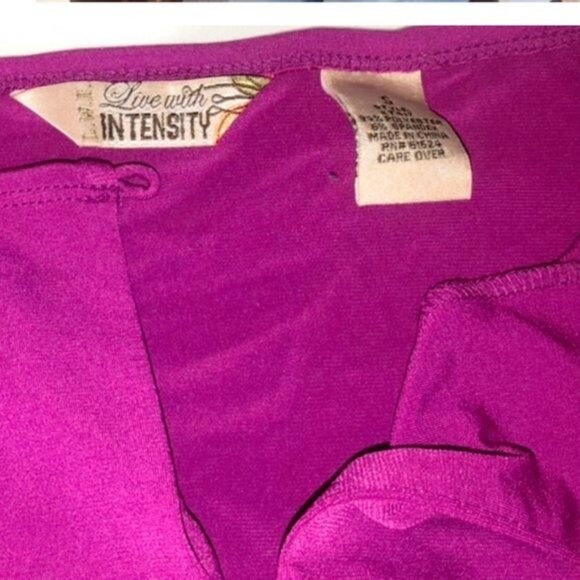 Live with Intensity -Long Sleeve Top and cinched at the waist Size Small Magenta - Picture 3 of 3